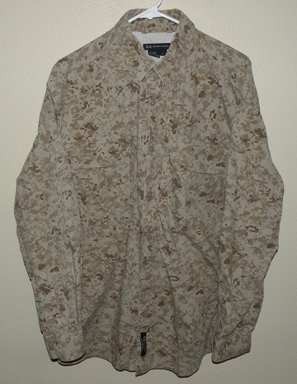 5.11 Tactical Series Men's Large LS Button Vented Shirt Desert Digital Camo
